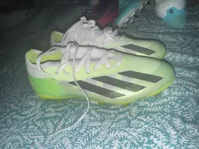 Zapatillas deportivas blancas y verdes - miniatura 2