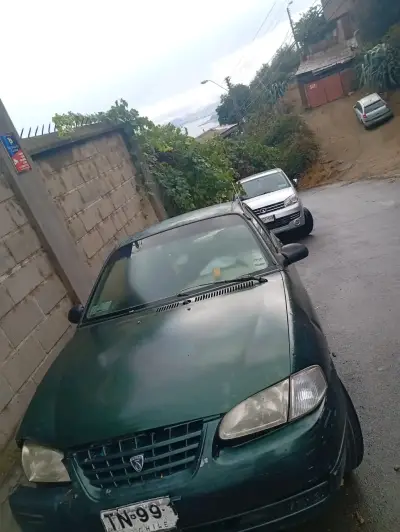 Auto compacto verde usado - miniatura 1