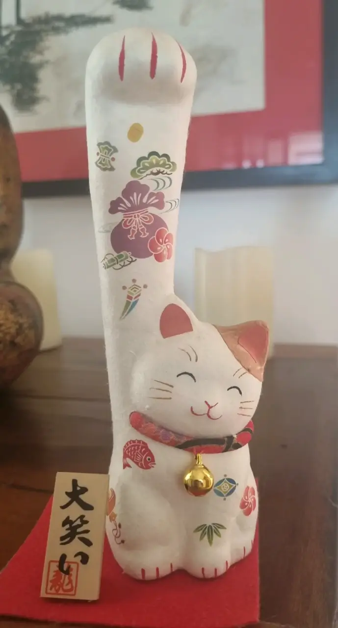 Maneki-neko decorativo japonés - 1