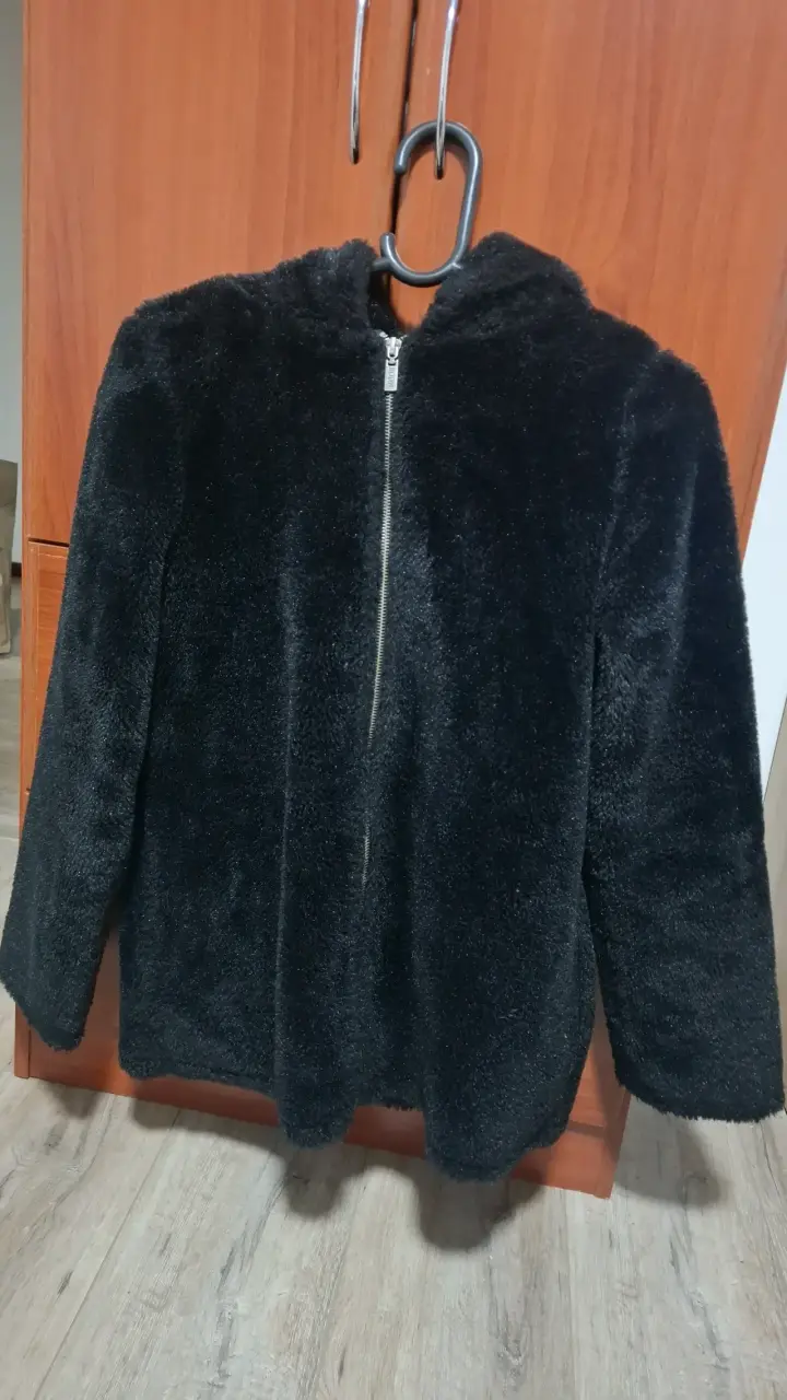 Chaqueta negra de peluche - 1