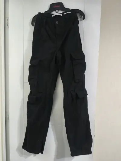 Pantalones cargo negros BERSHKA - miniatura 1