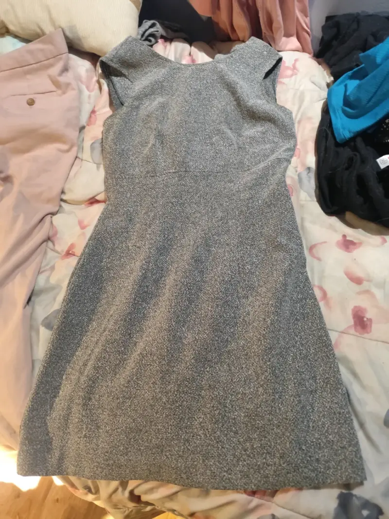 Vestido gris sin mangas