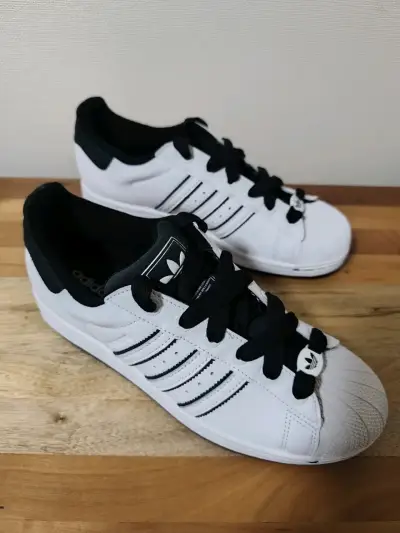 Zapatillas blancas con negro - miniatura 2