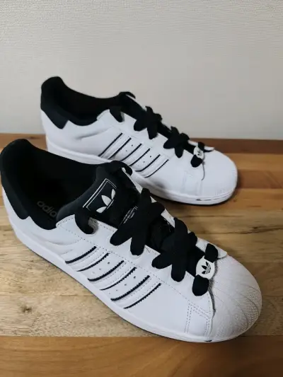 Zapatillas blancas con negro - miniatura 3