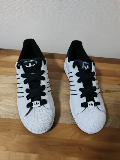 Zapatillas blancas con negro - miniatura 4