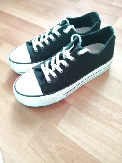 Zapatillas negras con plataforma - miniatura 1