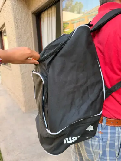 Mochila Deportiva Luanvi Negra con Compartimento - miniatura 2