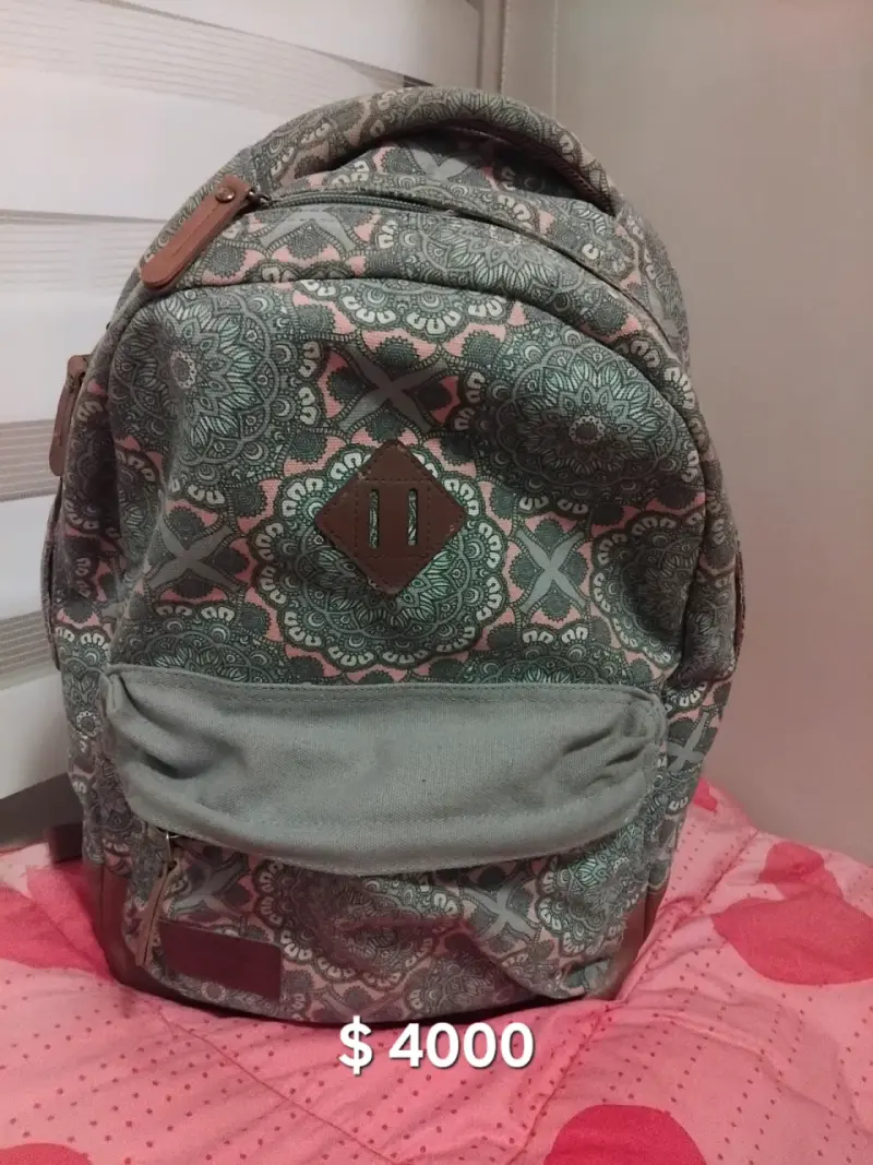 Mochila con diseño geométrico