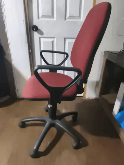 Silla de oficina roja ajustable - miniatura 4