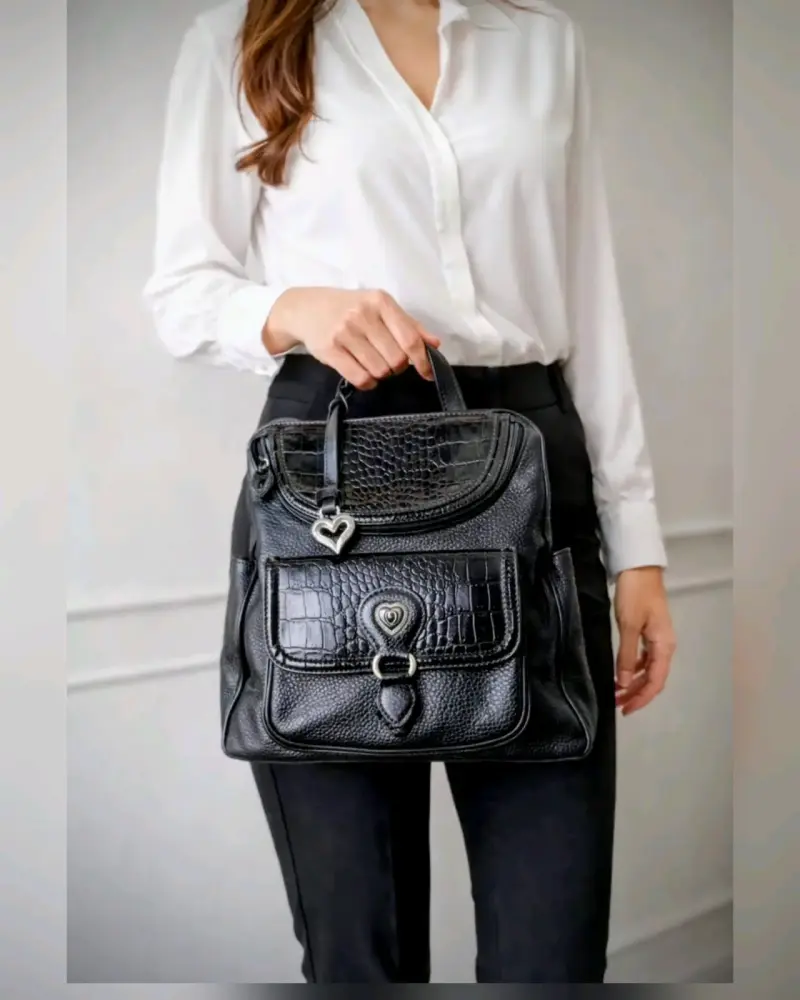 Mochila negra cuero sintético - 1