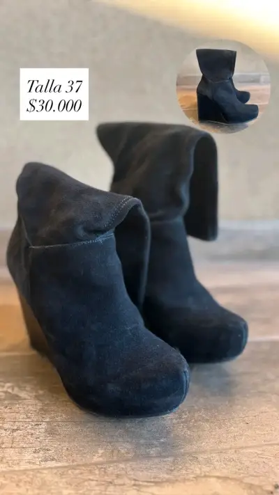 Botas negras marca exótica - miniatura 2