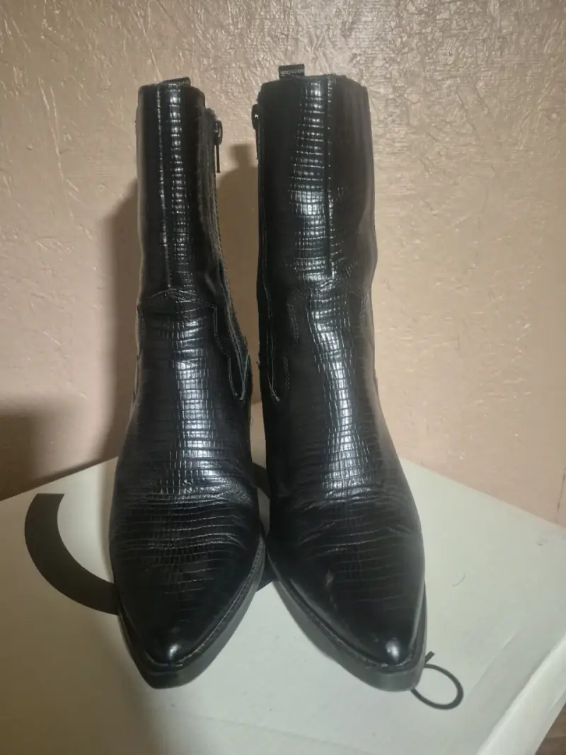Botines negros de cuero sintético - 1