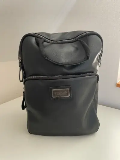 Mochila Umbrale, cartera Calvin klein y Tommy Hilf - miniatura 1