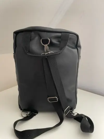 Mochila Umbrale, cartera Calvin klein y Tommy Hilf - miniatura 2