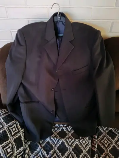 Traje negro elegante - miniatura 1