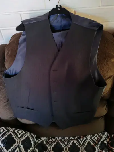 Traje negro elegante - miniatura 2
