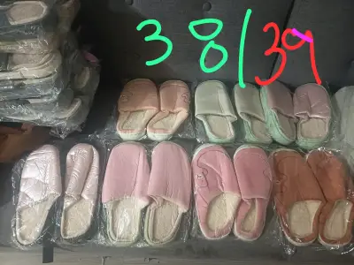 Pantuflas de colores variadas - miniatura 1