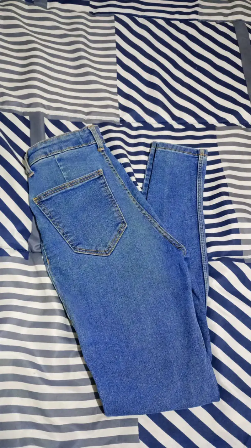 Jeans azules rotos para mujer - 2
