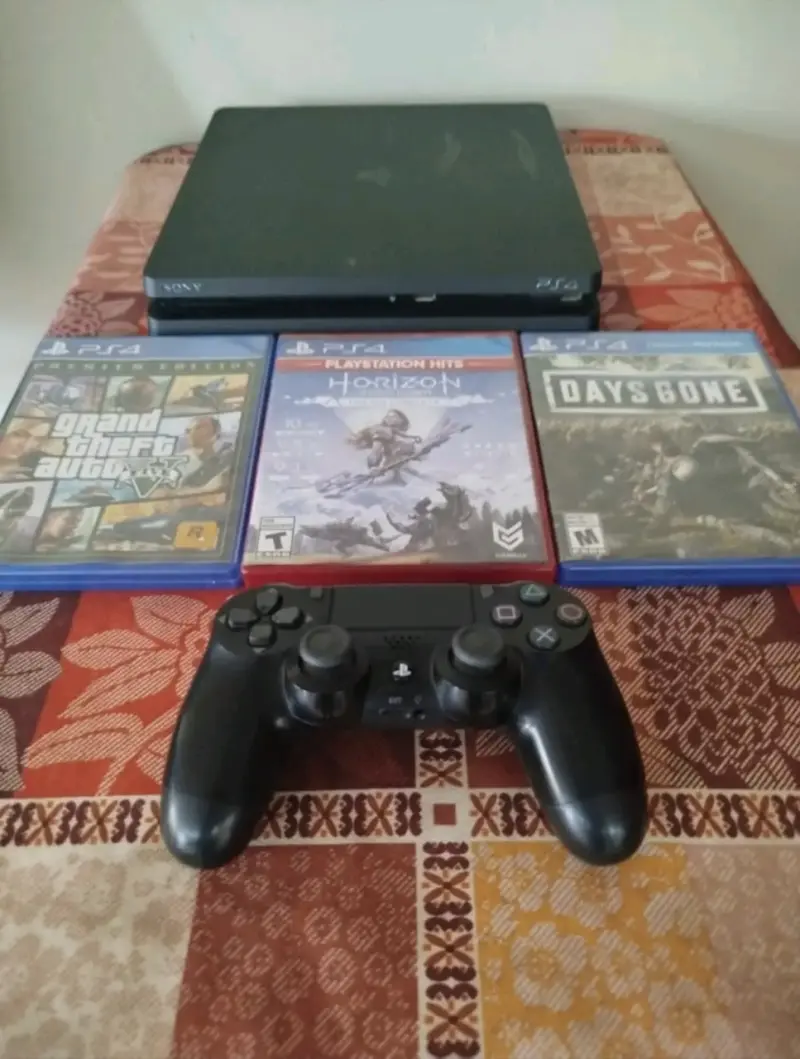 Consola PS4 con juegos incluidos - 1