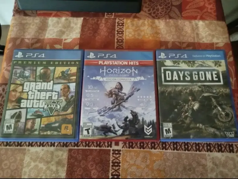 Consola PS4 con juegos incluidos - 2