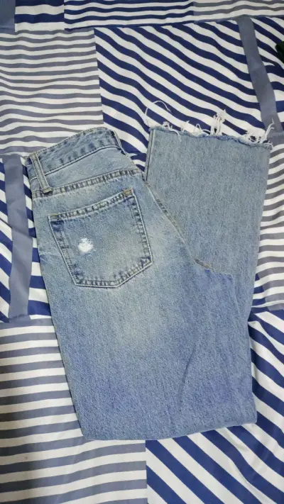Jeans desgastados azules - miniatura 2