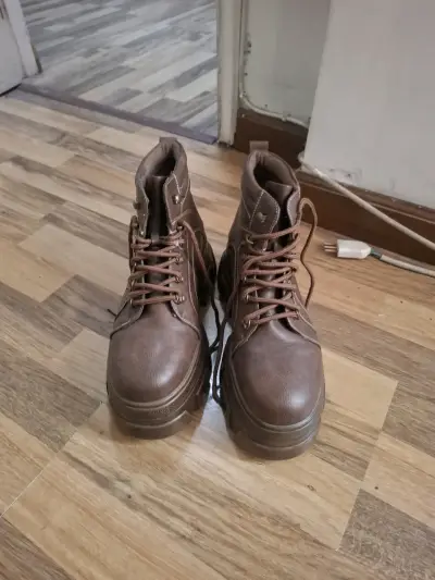 Botas de cuero marrón - miniatura 1