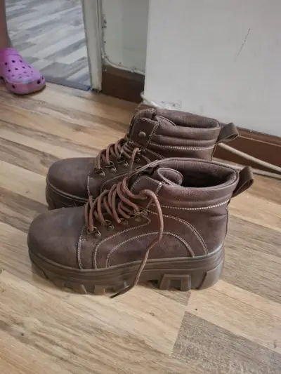 Botas de cuero marrón - miniatura 2