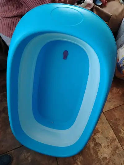 Tina de baño azul para bebé - miniatura 1