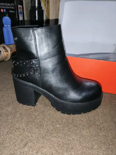 Botines Weide negros con taco grueso - miniatura 1
