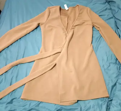 Vestido color camel con cinta - miniatura 1