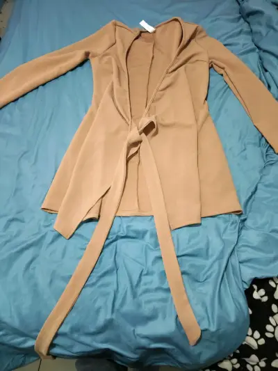 Vestido color camel con cinta - miniatura 2