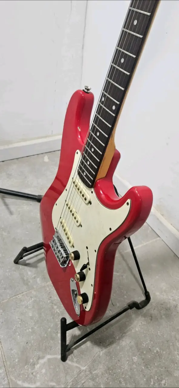 Guitarra eléctrica Squier Bullet - 6