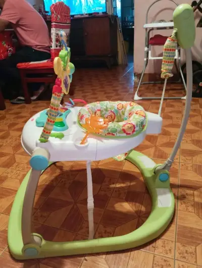 Andador de bebé con juegos - miniatura 2