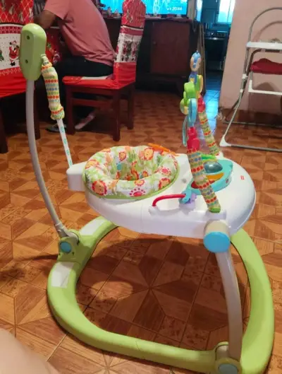 Andador de bebé con juegos - miniatura 3