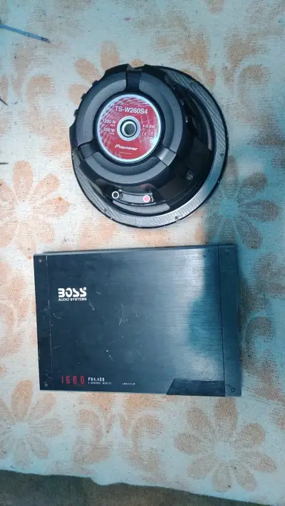 Subwoofer y amplificador Boss - miniatura 1
