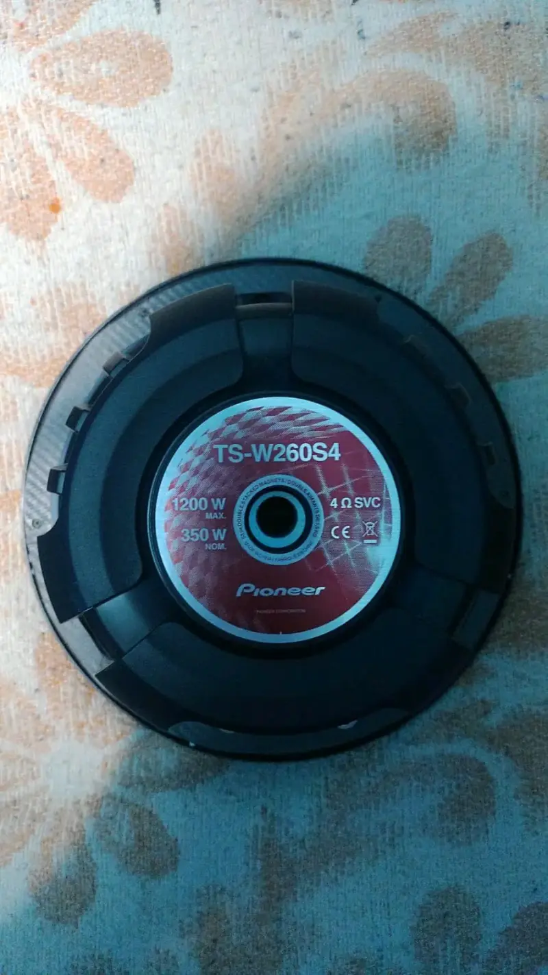 Subwoofer y amplificador Boss - 2