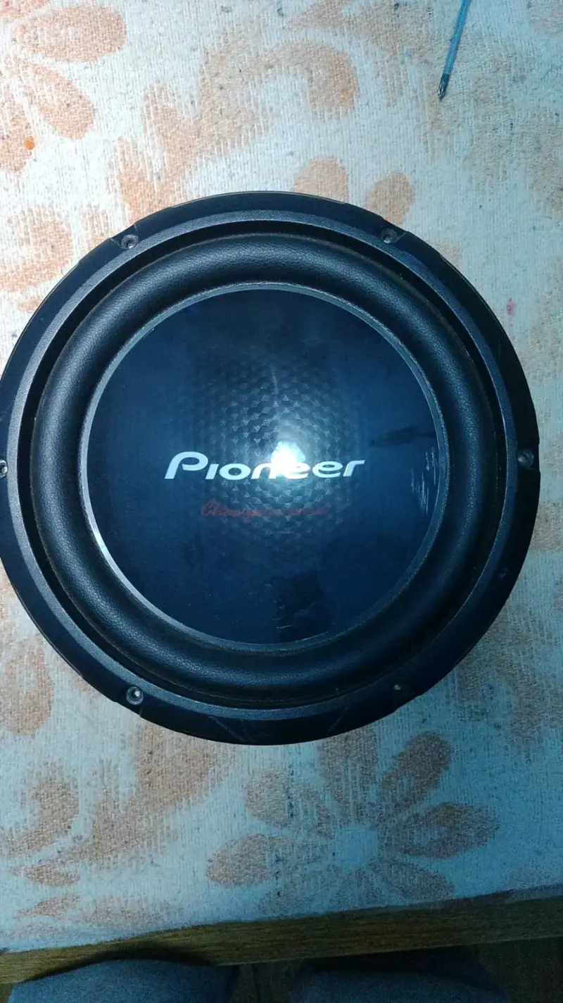 Subwoofer y amplificador Boss - 3