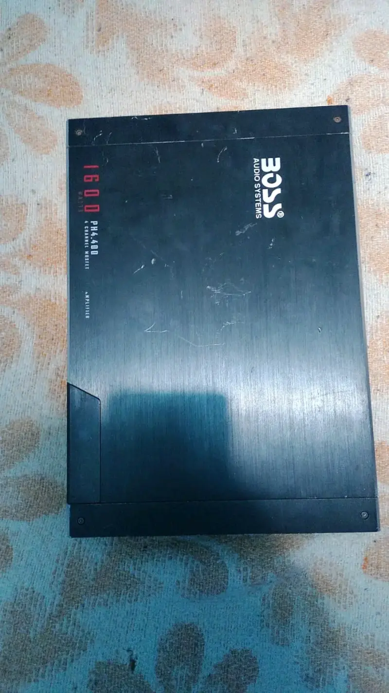 Subwoofer y amplificador Boss - 5