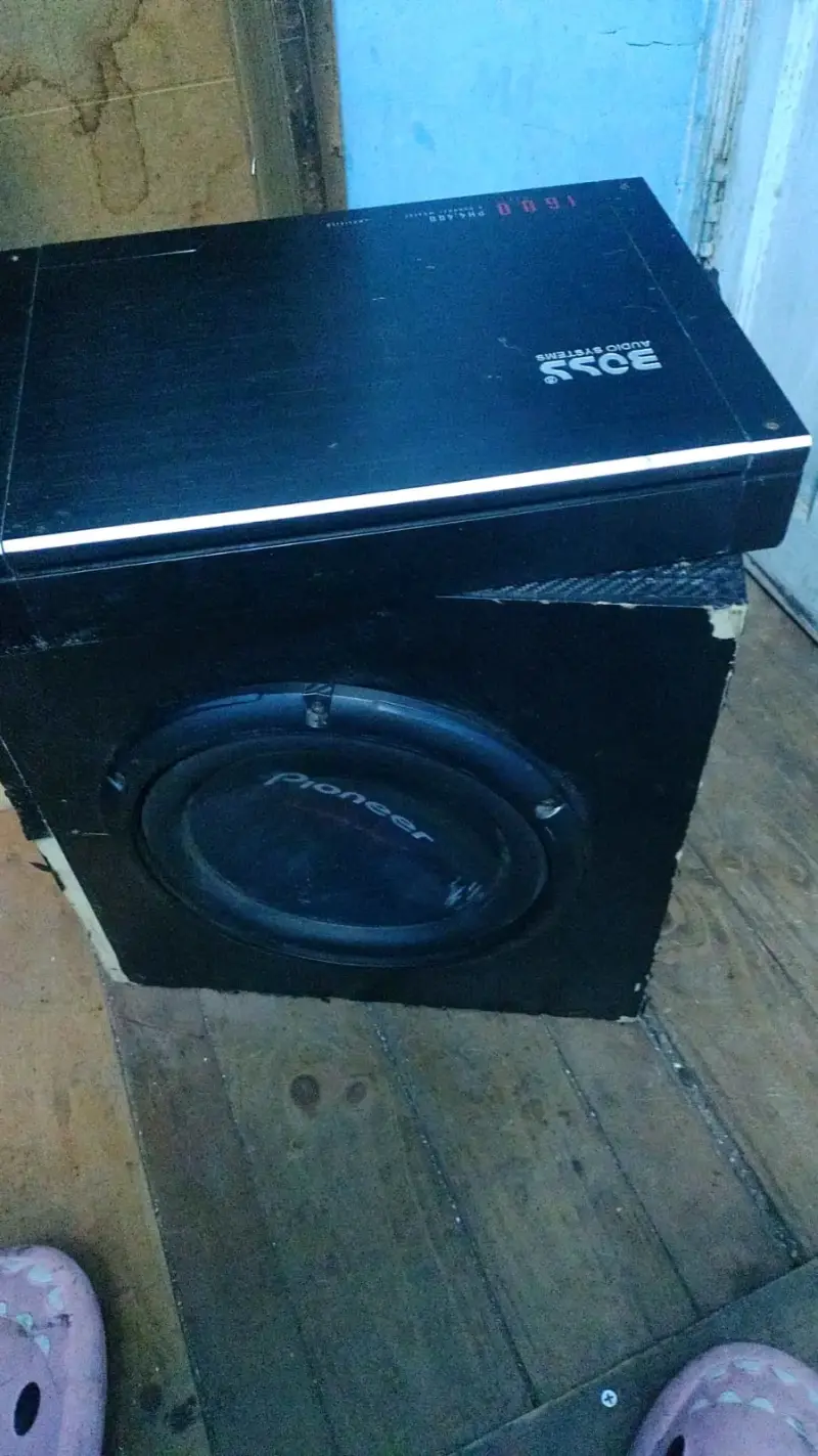 Subwoofer y amplificador Boss - 6