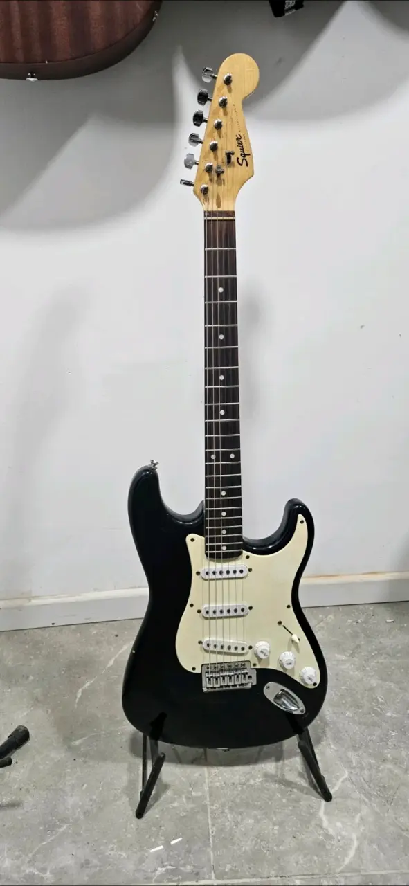 Guitarra eléctrica Squier BulletStrat - 3