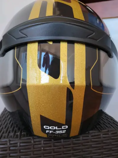 Casco integral LS2 negro y dorado - miniatura 3