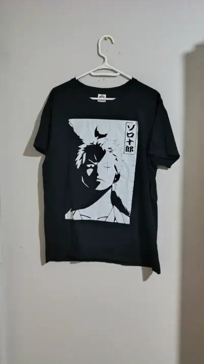 Polera negra one piece zoro talla L - miniatura 1
