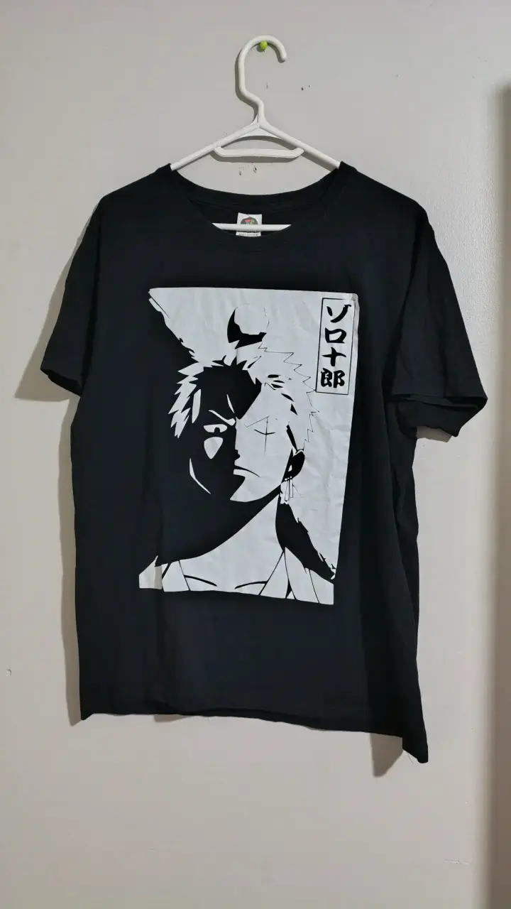 Polera negra one piece zoro talla L - 2