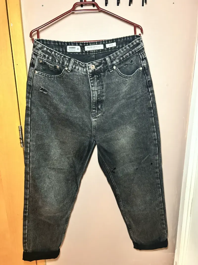 Jeans negros desgastados