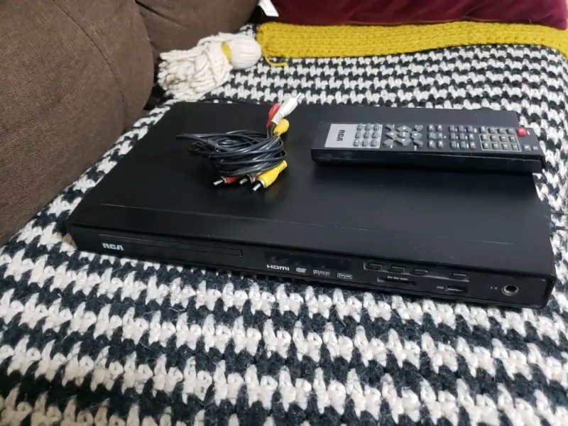 Reproductor DVD RCA con control remoto - 1