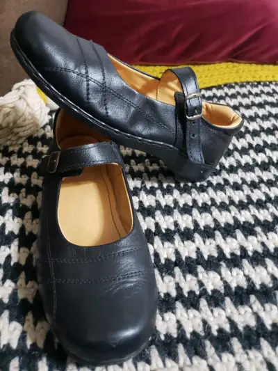 Zapatos negros con correa - miniatura 1