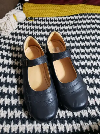 Zapatos negros con correa - miniatura 3