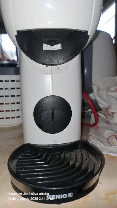 Cafetera Nescafé Dolce Gusto blanca - miniatura 1