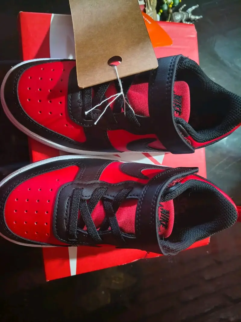 Zapatillas rojas y negras nuevas - 2