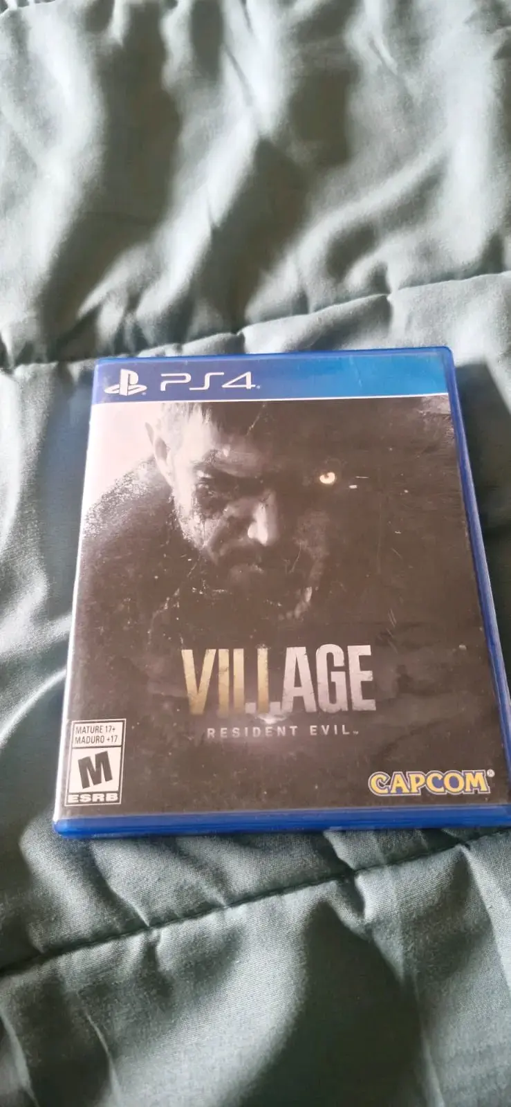 Juego PS4 Resident Evil Village - 1